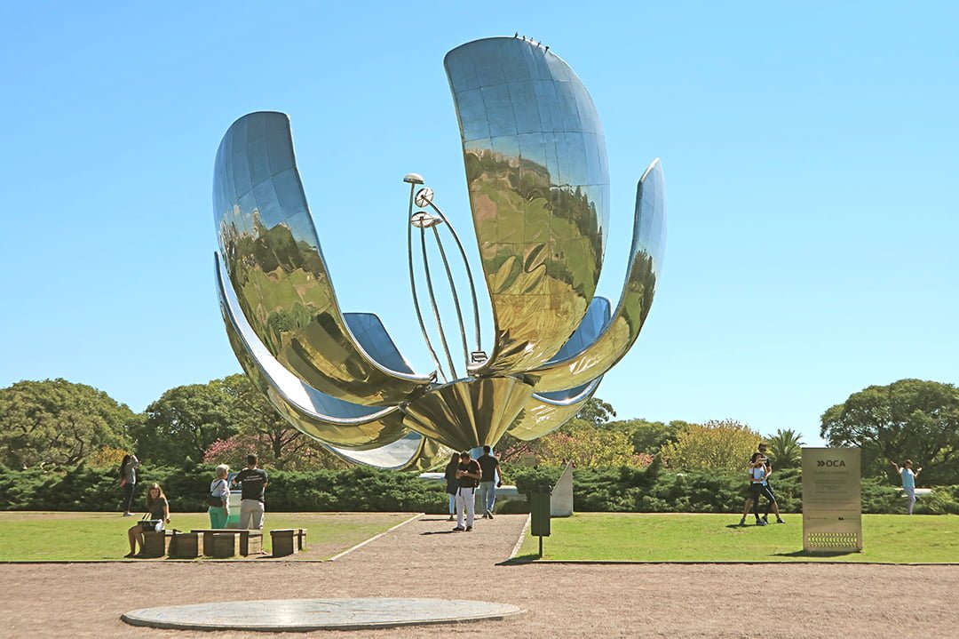 The Floralis Generica, a flower sculpture made of steel and aluminum, located on the Plaza de las Naciones Unidas in Buenos Aires, Argentina